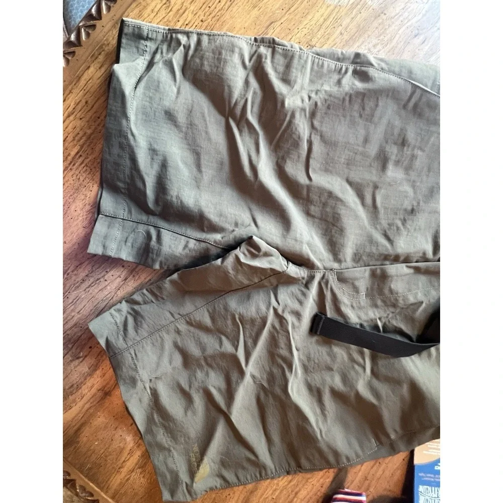 The North‎ Face Mens Shorts Paramount Trail Convertible Taupe Green Nylon Sz 30